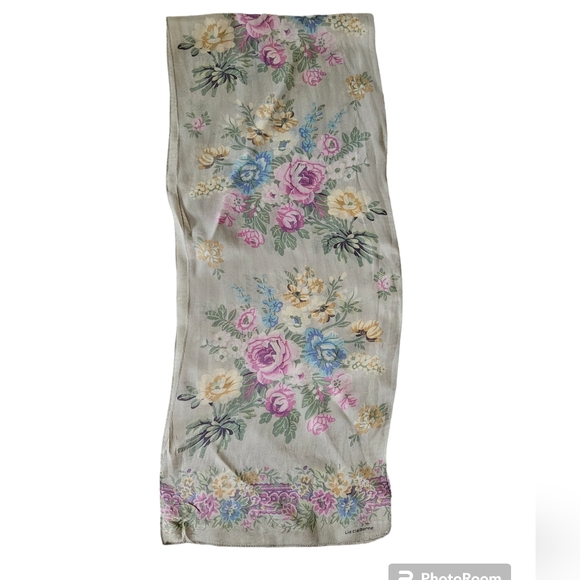 LIZ CLAIBORNE Oblong Floral Spray Scarf | SZ 51" - Picture 4 of 13